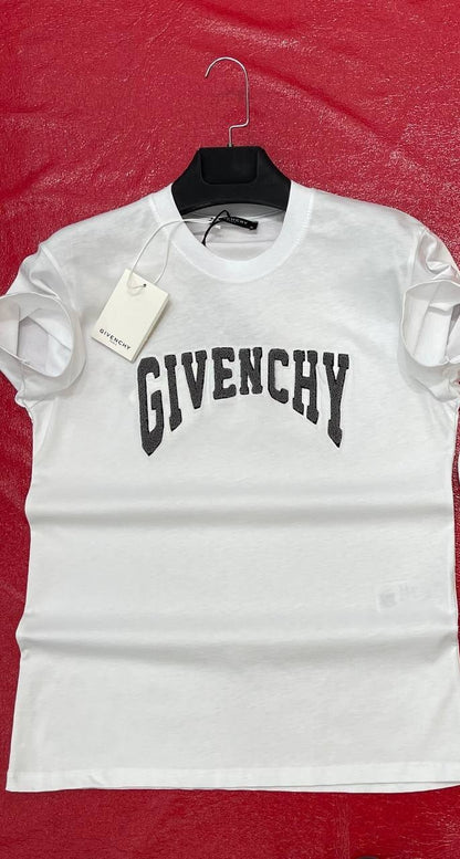 Givenchy Tshirt - prvyit